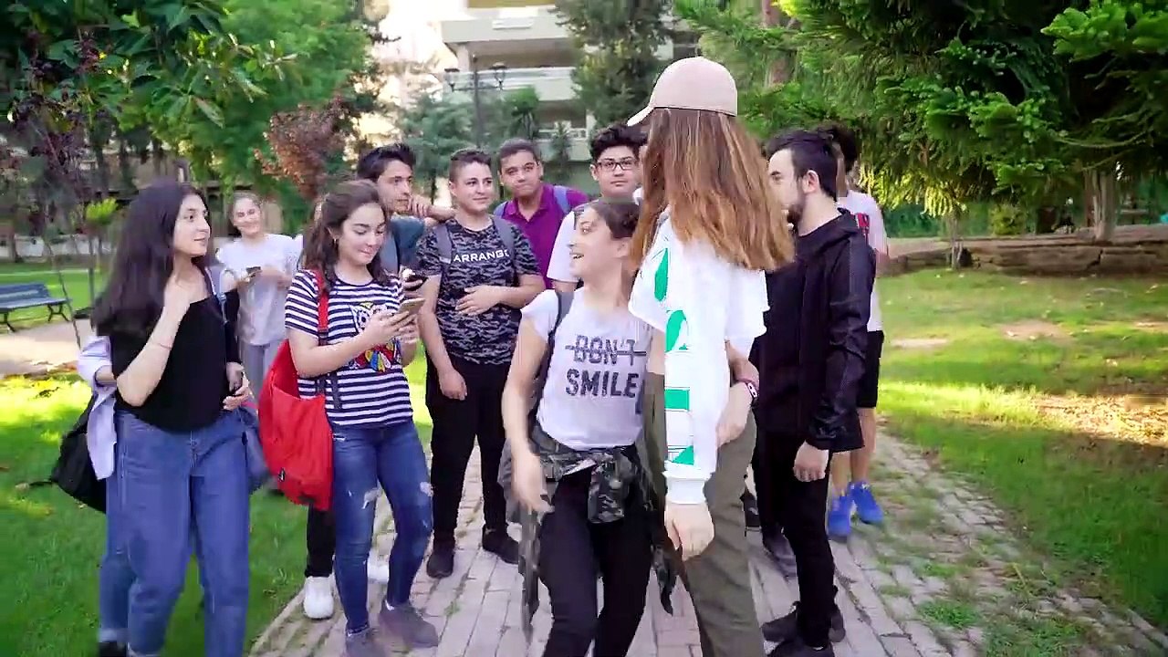 Feride Hilal Akın & Halil Söyletmez - Şarkı Değiştir