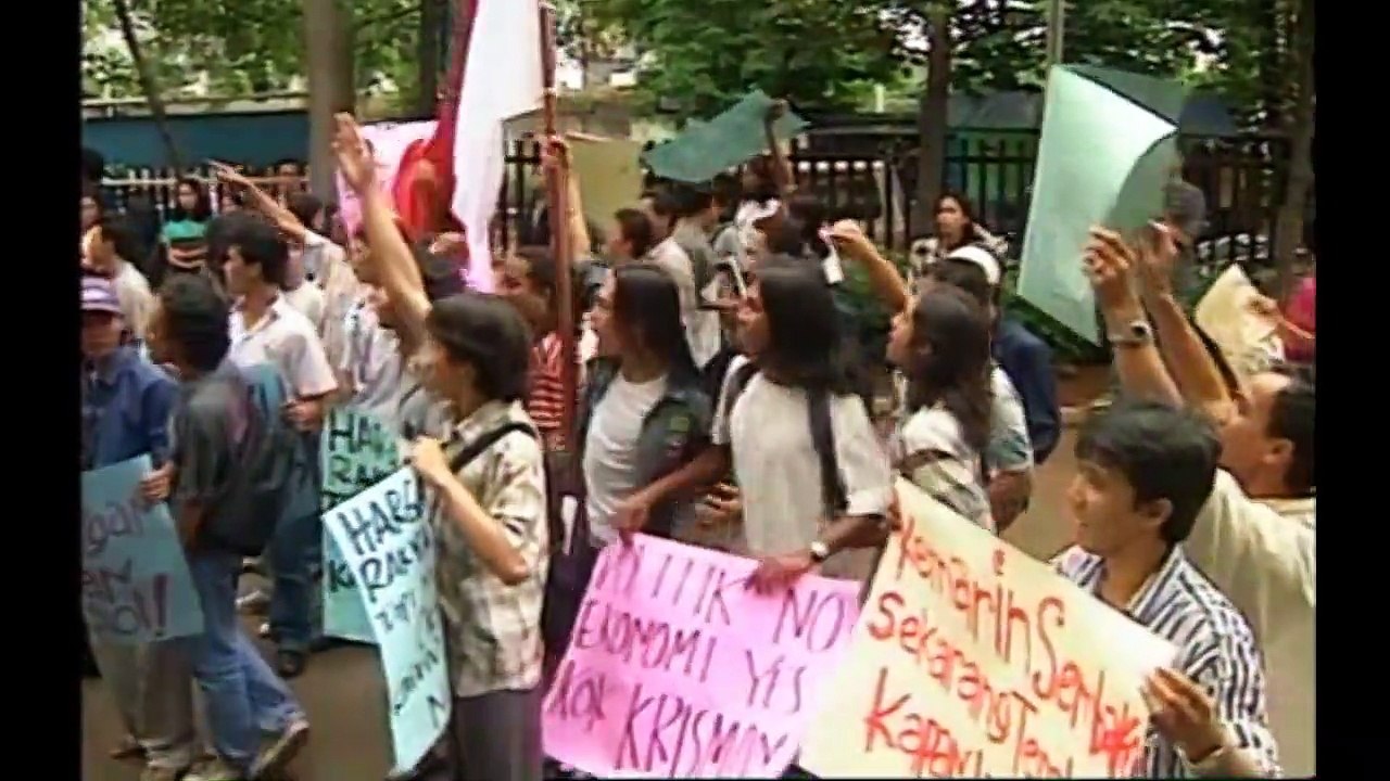 Mahasiswa Trisakti Demo Membakar Uang 19 Maret 1998