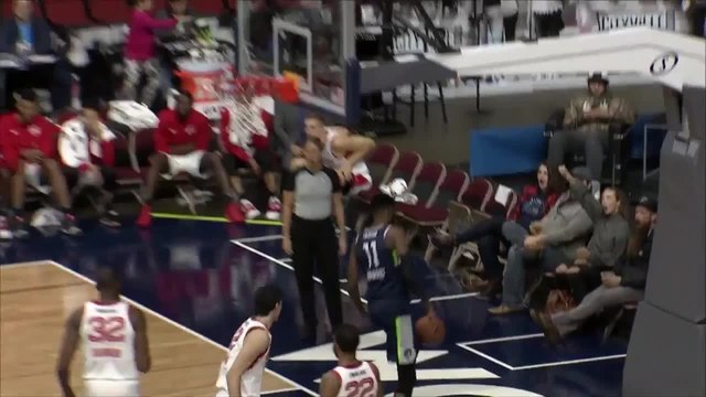 Hakim Warrick slams it home