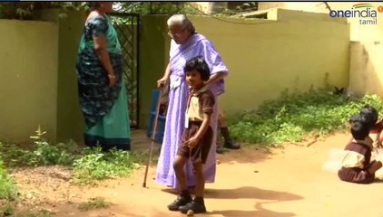 முதியோர் இல்லத்தில் மாணவ மாணவிகள்