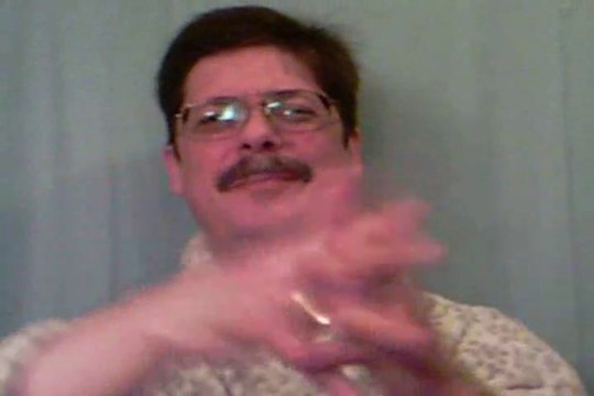 967. CAN A CROCODILE MOVE IT'S TONGUE. AND IF IT CAN'T CHEW ITS FOOD THEN HOW DOSE IT EAT .