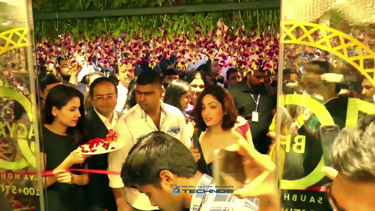 Yami Gautam Inauguration of Reliance Jewels New Showroom | See Full Event Video