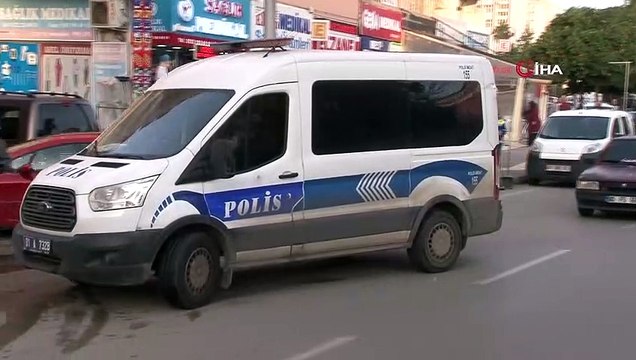 Polis camı kırarak hayat kurtardı...Seyir halindeyken kalp krizi geçiren sürücü, kamyonetin camı kırılarak kurtarıldı