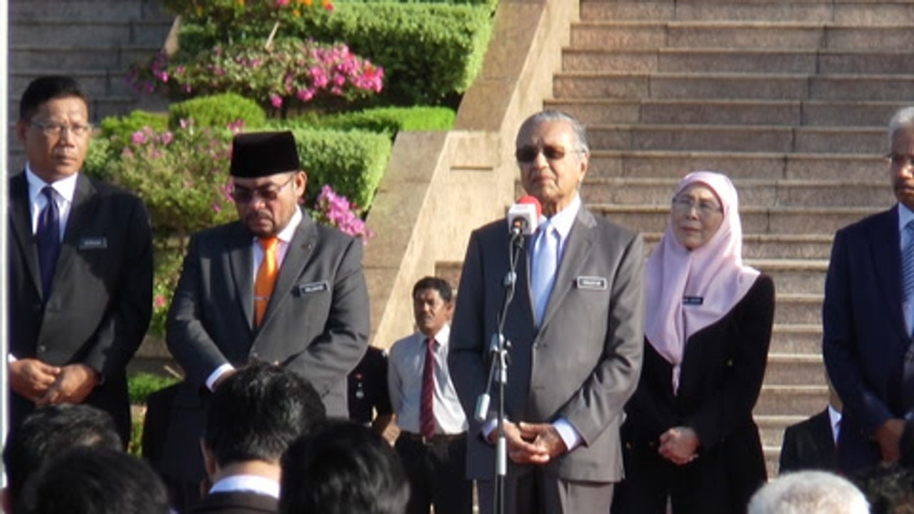 PM reminds civil servants that power given is n...