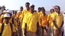 Somalili Çocuk, Televizyonda Sadece Bir Kez Gördüğü Uçağın Maketini Yaptı