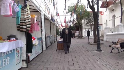 İlerleyen Yaşına Rağmen Çalışmaktan Vazgeçmiyor