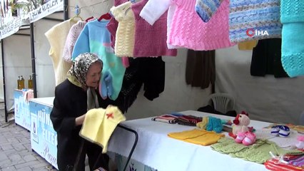 İlerleyen Yaşına Rağmen Çalışmaktan Vazgeçmiyor