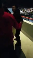 Maradona insulte et veut en venir aux mains avec les supporters adverses...