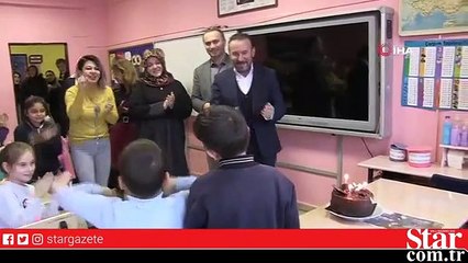 Okul panosuna astığı dileği gerçekleşen 3. sınıf öğrencisi gözyaşlarına boğuldu