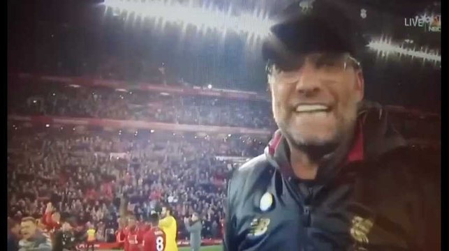 Son entraîneur pousse les caméras à filmer le buteur