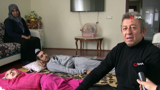 30 yıldır engelli çocuklarına bakan örnek anne ve baba