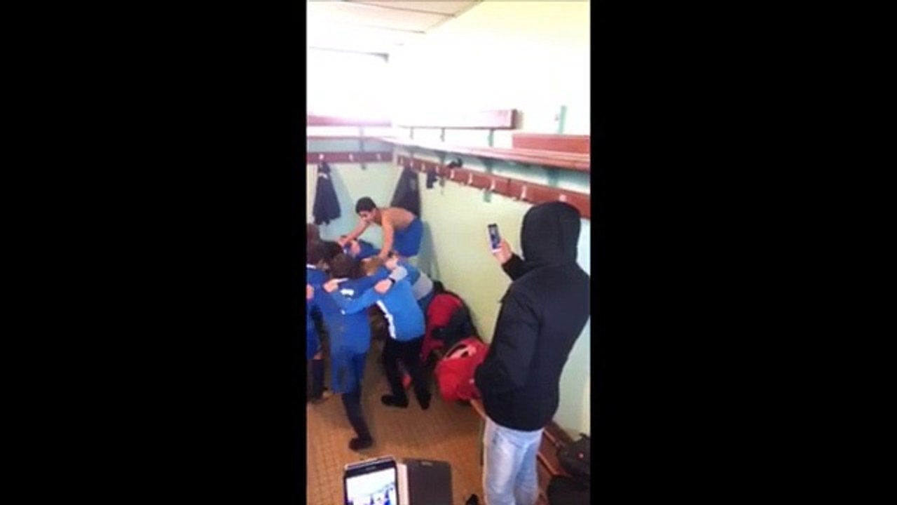 CRI DE GUERRE DES U10 AVEC AMICHE ADNANE APRES LEURS 3 BELLES VICTOIRES AUX ANDELYS !