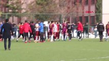 Amatör Maçta Futbolcular Yumruk Yumruğa Kavga Etti, 5 Kırmızı Kart Çıktı