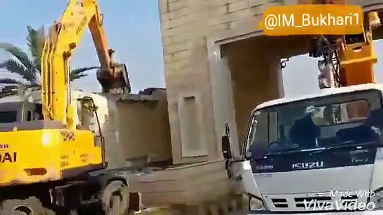 Bahria Enclave authorities stop CDA team, ‘start’ razing structures on their own