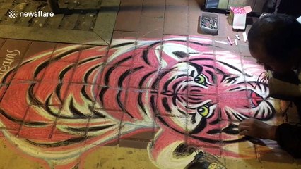 Chinese street artist draws crowds for his hyperreal pavement art