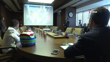 Bakan Mehmet Kasapoğlu Şampiyon Pilot Ayhancan Güven'i Kabul Etti