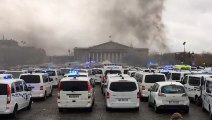 Regardez les images des ambulanciers qui bloquent depuis ce matin la place de la Concorde à Paris - VIDEO