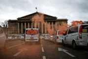 Fransa'da 'Sarı Yelekliler'den Sonra Ambulans Şoförleri de Sokağa Çıktı