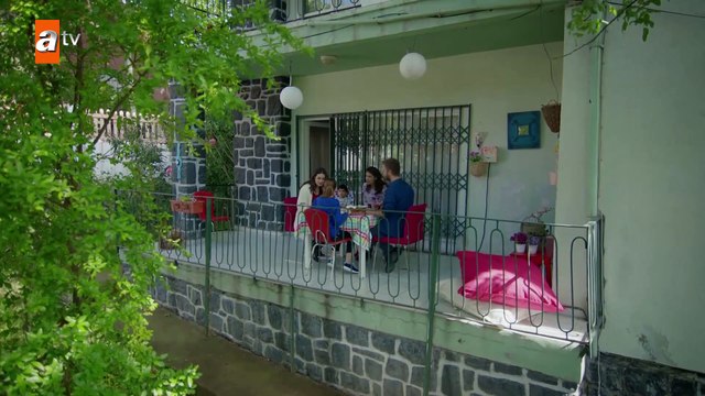 Feride’nin yanında kilo alan Büşra! - Kırgın Çiçekler 85.Bölüm