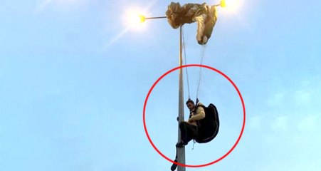 Pisti Iskalayan Paraşütçü, Elektrik Direğine Asılı Kaldı