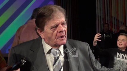 Ora News - Gëzim Kruja, 60 vjet në skenë, rikthehet me shfaqje në teatrin “Migjeni”