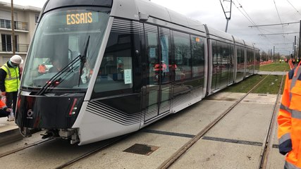 Les premiers pas du tram en ville