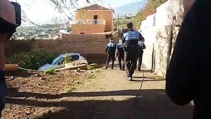 La presidenta de Addanca "esconde" sus perros para no ser desalojados