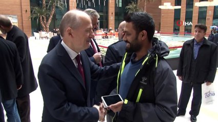 Engelli sanatçı Mehmet Emin Erdal’ın ‘Hüsn-ü Naht’ sergisi açıldı
