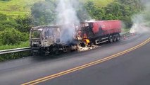 Caminhão carregado de cimento pega fogo na BR 101