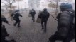Affrontements sous l'Arc de Triomphe : les images embarquées des policiers face aux 