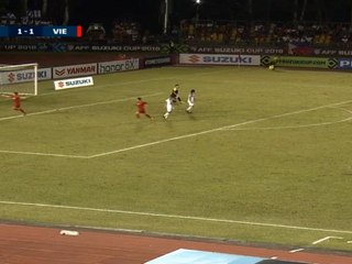 لقطة: كأس سوزوكي: الفيتنامي فان دوك يضرب مصيدة التسلّل ويدكّ شباك الفليبين