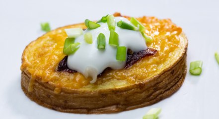 طريقة عمل شرائح البطاطس بالقشور