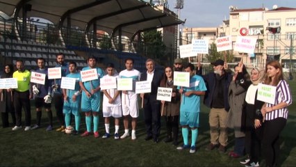 Görme engellilerin futbol maçında kıyasıya rekabeti
