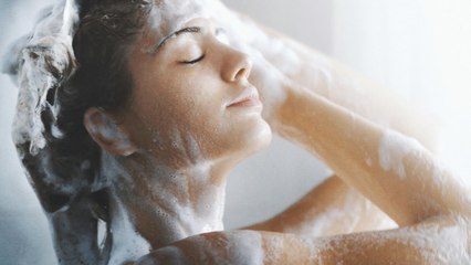 Comment gérer les shampoings pour ne pas avoir les cheveux gras ?
