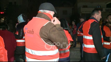 Ora News - "Jelekët e verdhë" të Francës bëhen portokalli në Astir, bllokohet rruga