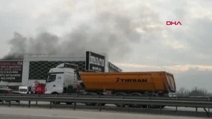 Bursa İşçiler, Satışa Hazır Mobilyaları Yangından Kurtarmaya Çalıştı