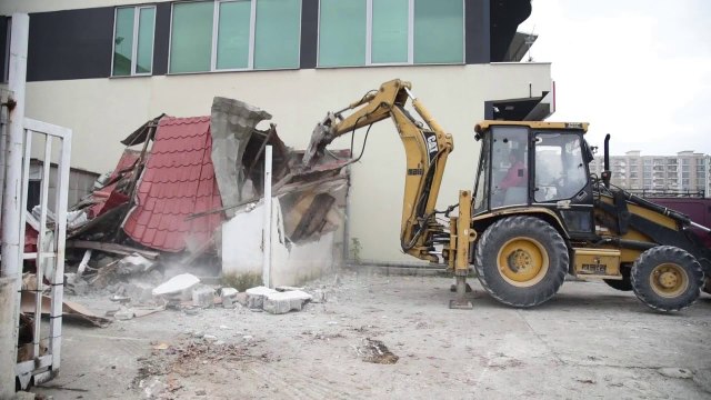 Prishen dhe dy objekte të tjera pa leje në zonën e Astirit - Top Channel Albania - News - Lajme