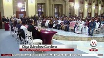 AMLO firma decreto para verdad de caso Iguala; 