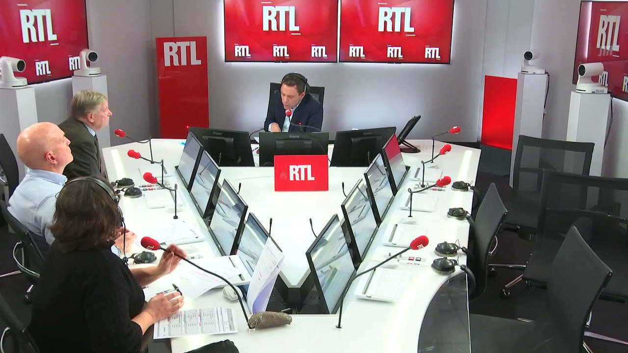 "Gilets jaunes" : "Le gouvernement agit trop tard", constate Alain Duhamel