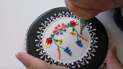 This Baker Makes Beautiful Gingerbread Art