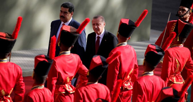 Erdoğan'ı Karşılayan Venezuela Askerleri Hep Bir Ağızdan İstiklal Marşı'nı Okudu