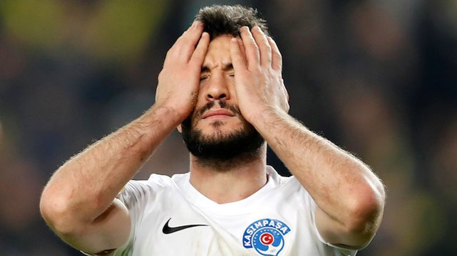 Fenerbahçe'ye Gol Atmak İstiyorum Diyen Özgür Çek, Kendi Kalesine Gol Attı