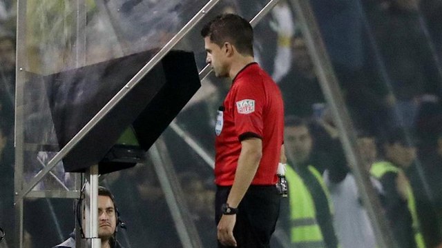 UEFA não espera mais: VAR entra já nos oitavos da Liga dos Campeões