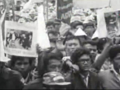 Cosmas Batubara Dan Mahasiswa Demonstrasi di DPR Anti Presiden Soekarno 30 Januari 1967