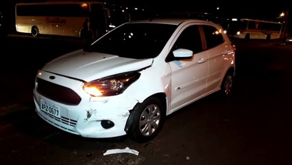 Uno e Ford Ka batem no Bairro Santa Cruz