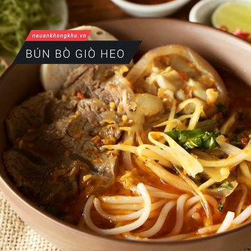 Món ngon mỗi ngày: Cách nấu BÚN BÒ GIÒ HEO thơm ngon chuẩn vị Huế