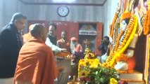 CM Yogi Adityanath & Raman Singh visit Gorakhnath Temple | OneIndia News