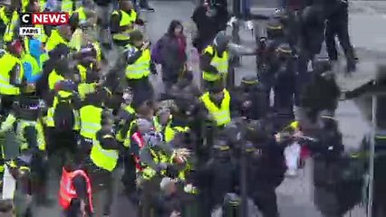 Gilets jaunes : ce qu'attend la police de la place Beauvau