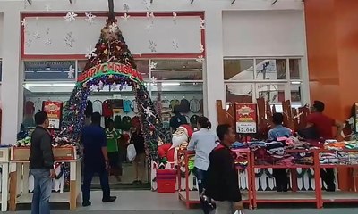 Dekorasi Natal di Pusat Perbelanjaan Kupang