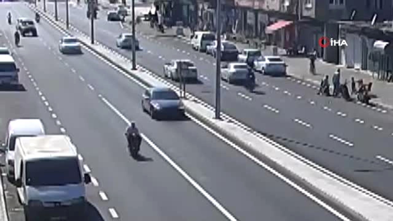 Göz Göre Göre Kaza Yaptılar...trafik Kazaları Mobese Kameralarına Böyle Yansıdı